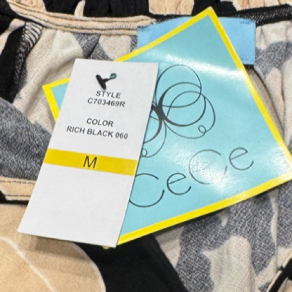 NWT CeCe
Women's Ruffled Sleeve V-Neck Blouse Sz: M - Picture 8 of 9